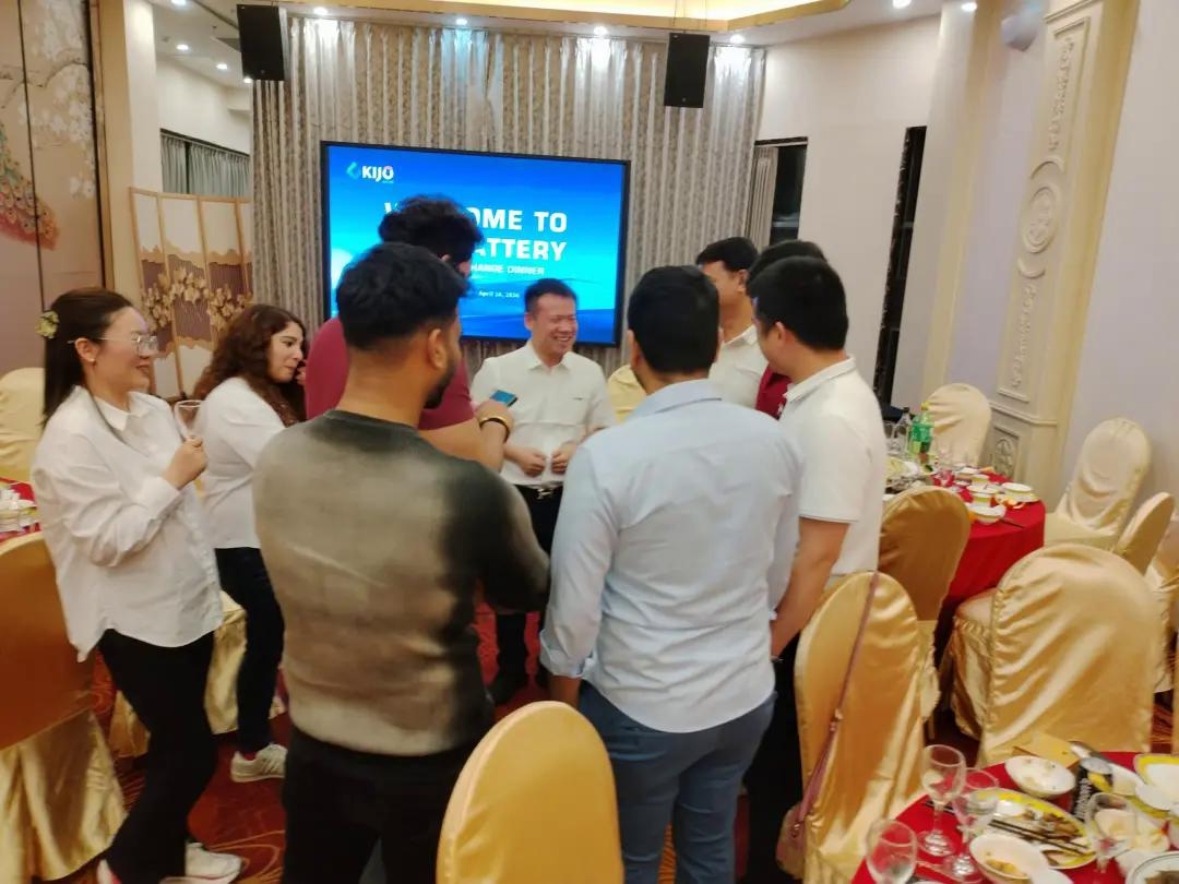 KIJO Battery organiza con éxito la cena internacional de intercambio con clientes durante la 139ª Feria de Cantón (1)