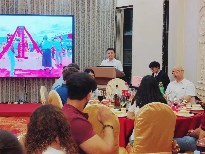 KIJO Battery organiza con éxito la cena internacional de intercambio con clientes durante la 139ª Feria de Cantón (2)